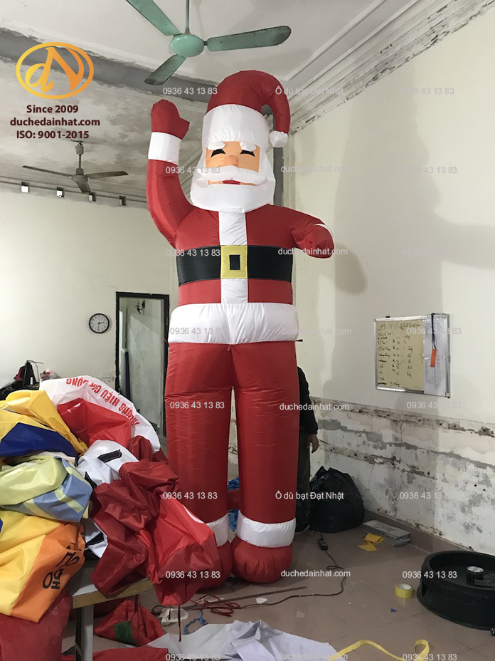 Mua  hình  nộm  Ông  Già  Noel  