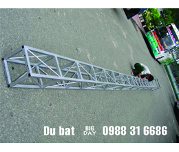 Sản xuất cột trụ dù bạt che trường học.