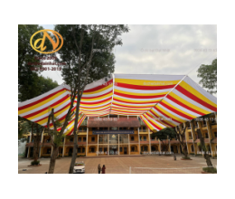 Dù che sân trường