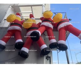 Ông già noel trèo tường
